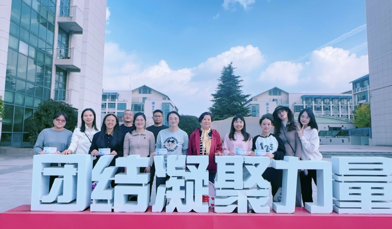 2025年开展教职工健步走活动...